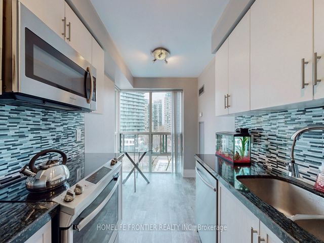 711 - 20 Olive Ave