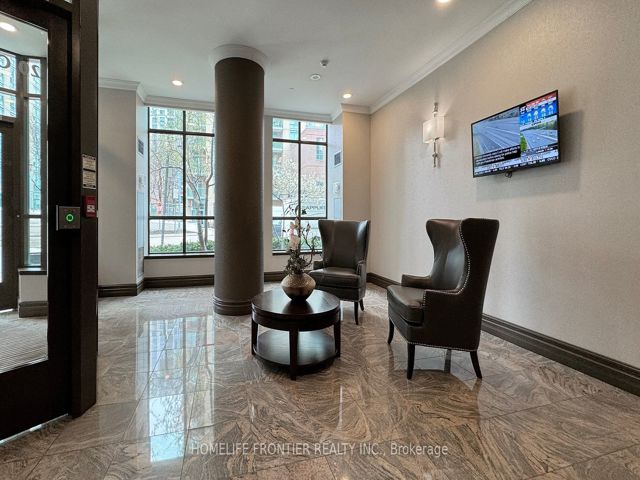 711 - 20 Olive Ave