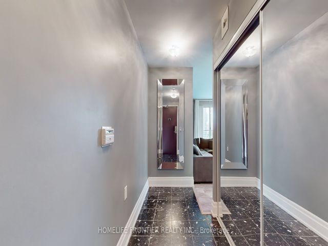 711 - 20 Olive Ave