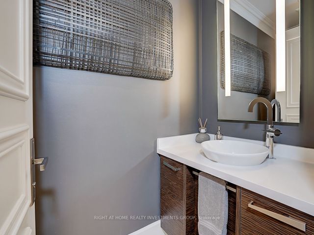 505 - 662 Sheppard Ave E