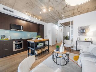 202 - 478 King St W