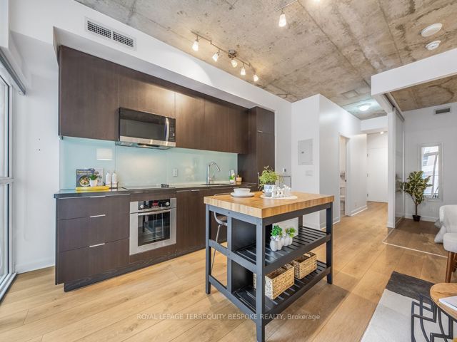 202 - 478 King St W