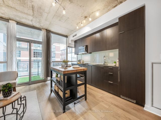 202 - 478 King St W
