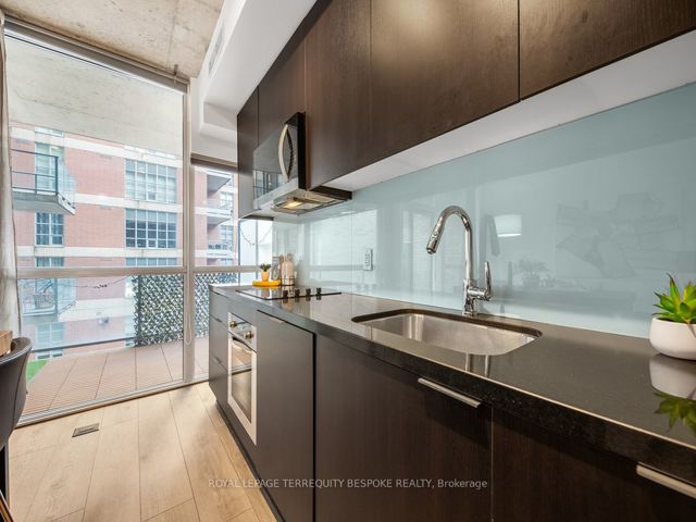 202 - 478 King St W