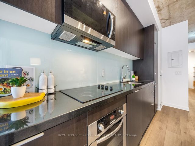 202 - 478 King St W