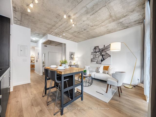 202 - 478 King St W