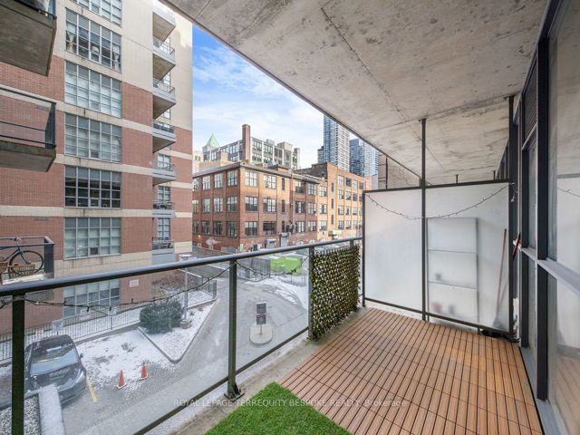 202 - 478 King St W