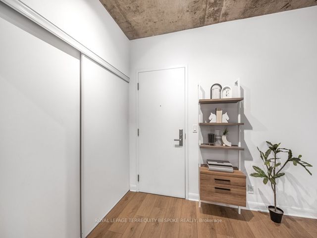202 - 478 King St W