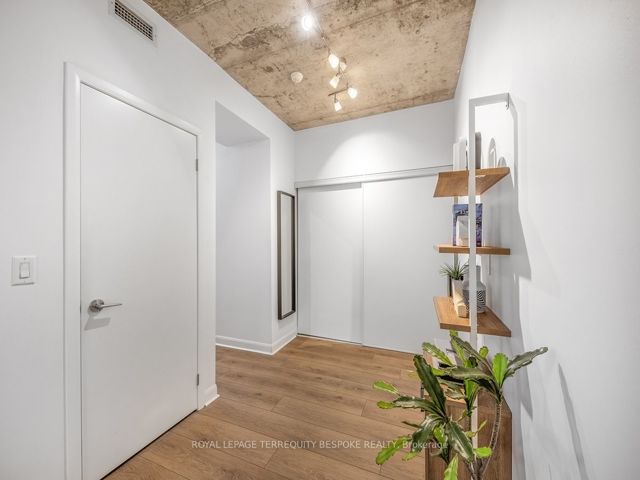 202 - 478 King St W