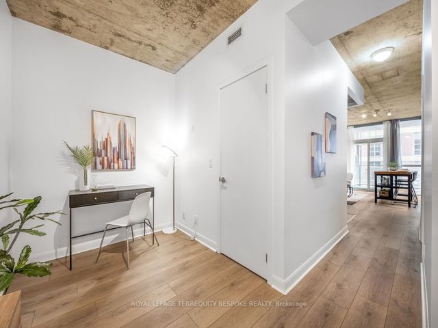 202 - 478 King St W