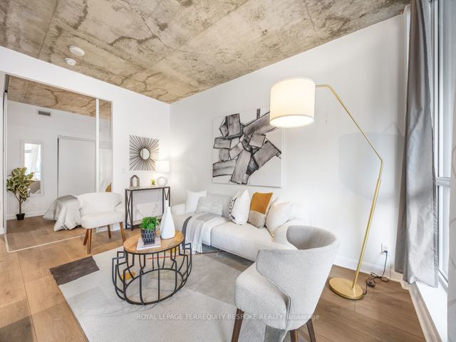 202 - 478 King St W