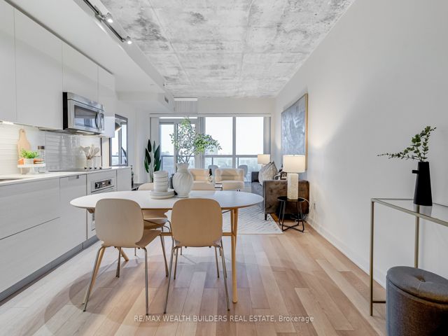 1706 - 210 Simcoe St