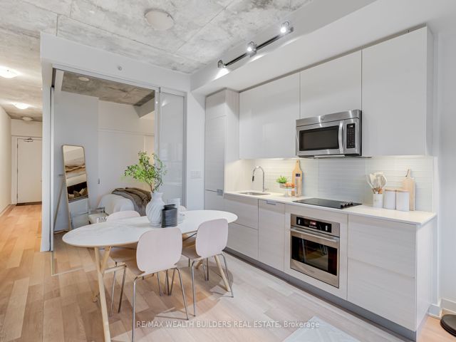 1706 - 210 Simcoe St