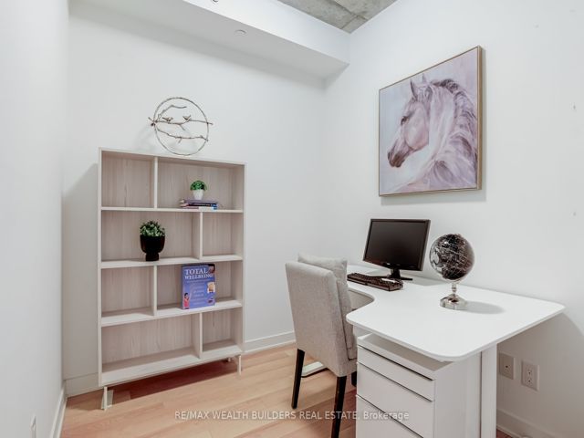 1706 - 210 Simcoe St