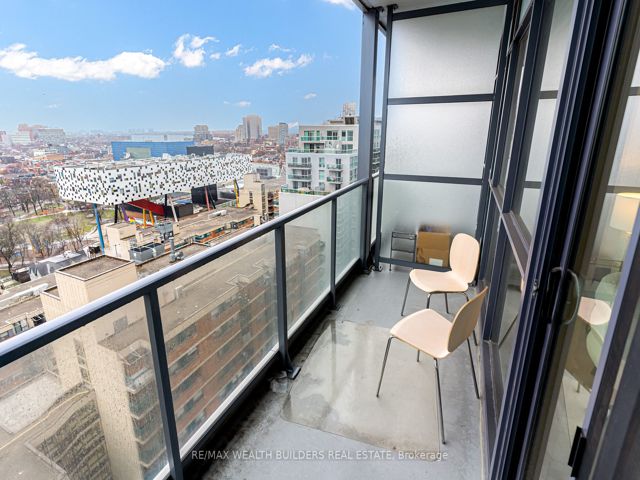 1706 - 210 Simcoe St