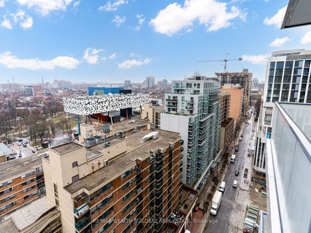1706 - 210 Simcoe St