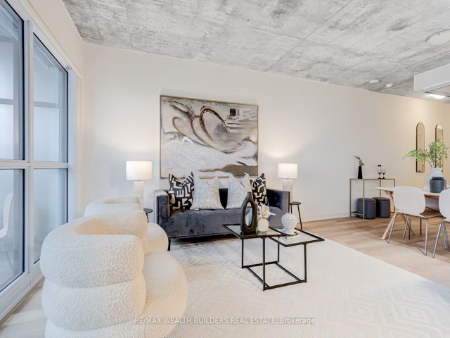 1706 - 210 Simcoe St