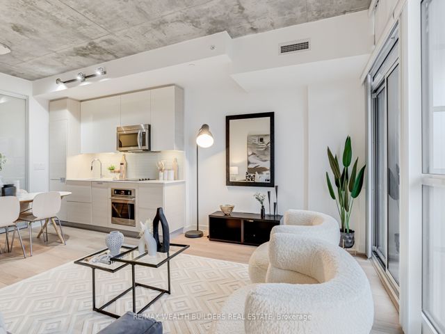 1706 - 210 Simcoe St