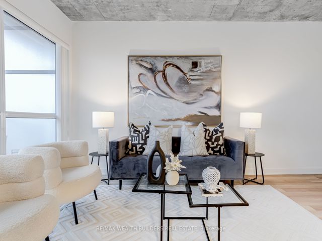 1706 - 210 Simcoe St