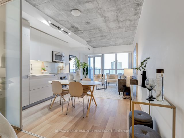 1706 - 210 Simcoe St