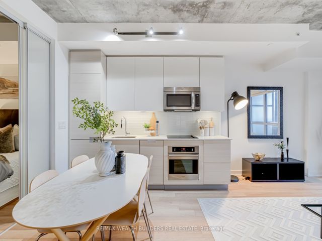 1706 - 210 Simcoe St