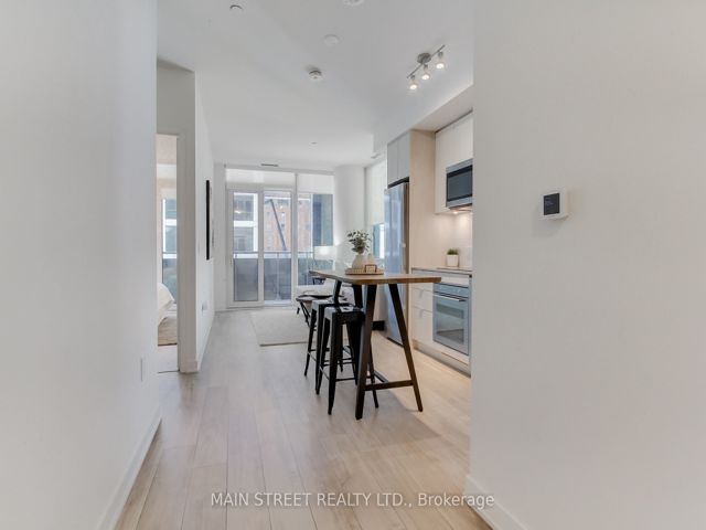 201 - 60 Princess St