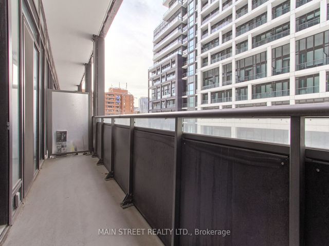 201 - 60 Princess St