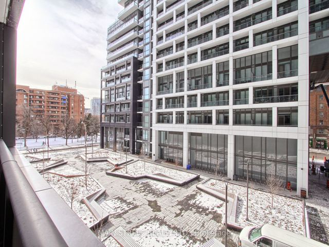 201 - 60 Princess St