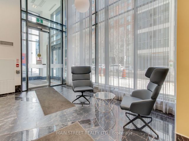 201 - 60 Princess St