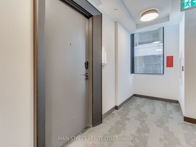 201 - 60 Princess St