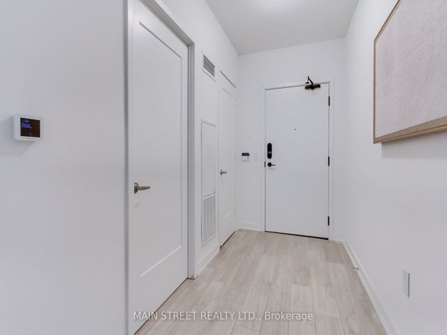 201 - 60 Princess St