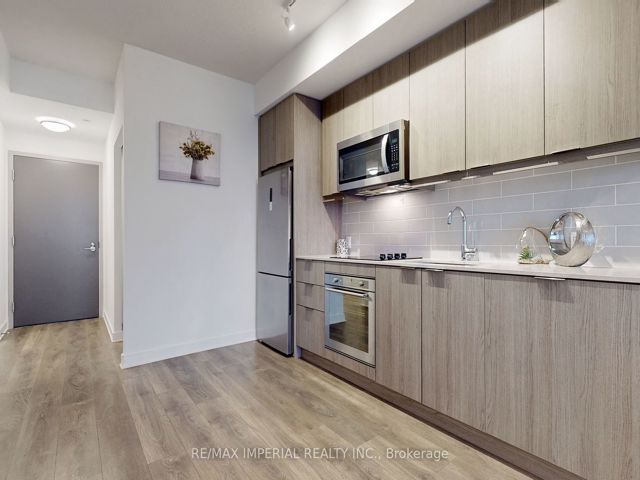 1705 - 38 Forest Manor Rd