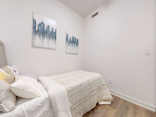 1705 - 38 Forest Manor Rd
