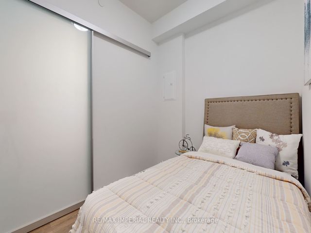 1705 - 38 Forest Manor Rd