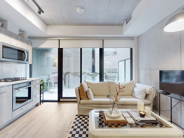 308 - 458 Richmond St W