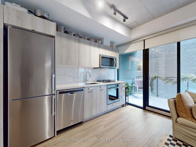 308 - 458 Richmond St W