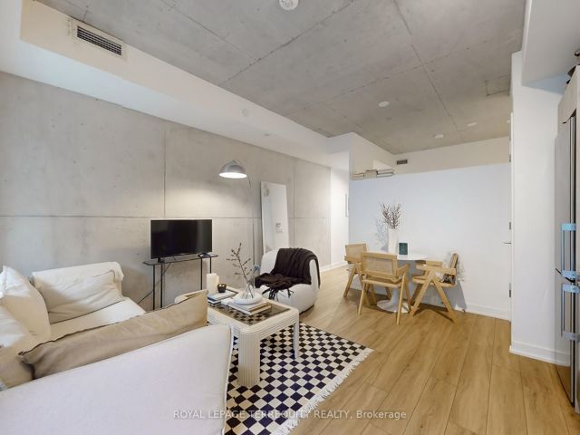 308 - 458 Richmond St W