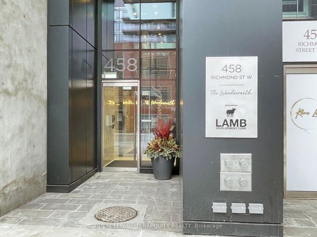308 - 458 Richmond St W
