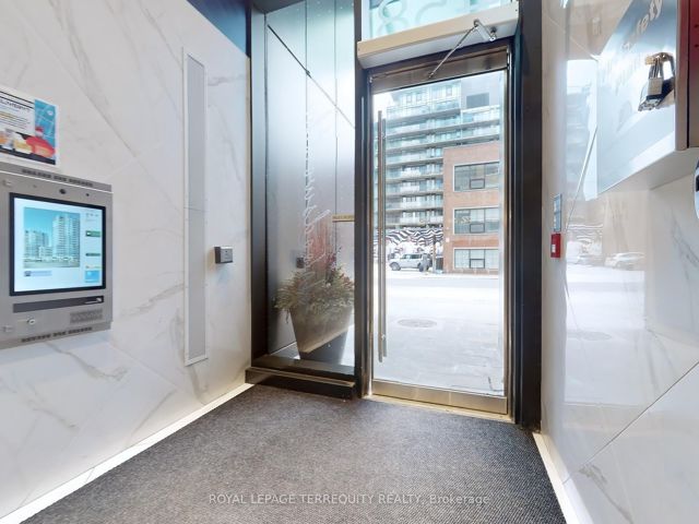 308 - 458 Richmond St W
