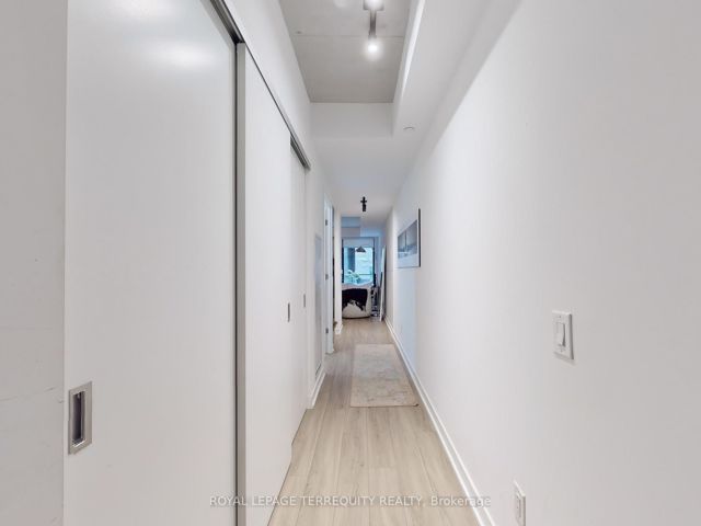 308 - 458 Richmond St W