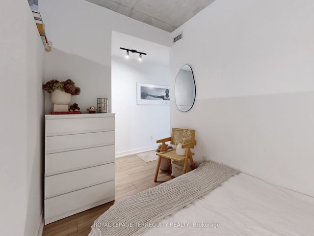 308 - 458 Richmond St W