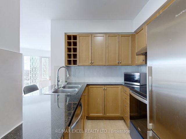3401 - 210 Victoria St