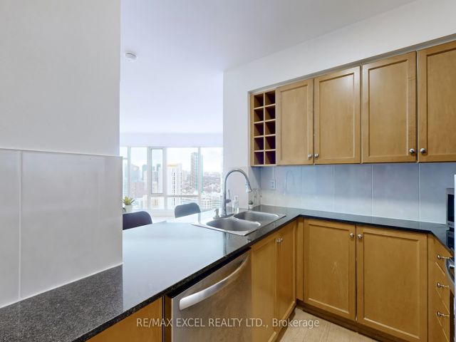 3401 - 210 Victoria St