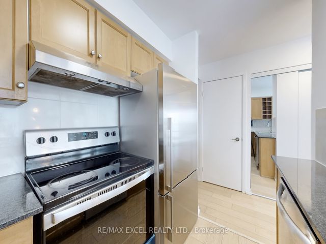3401 - 210 Victoria St