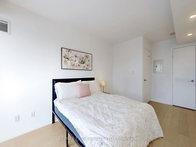 3401 - 210 Victoria St