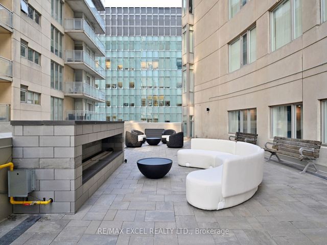 3401 - 210 Victoria St