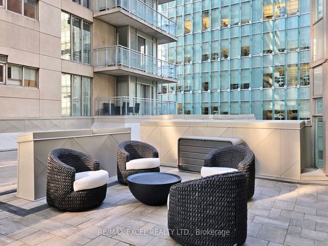 3401 - 210 Victoria St