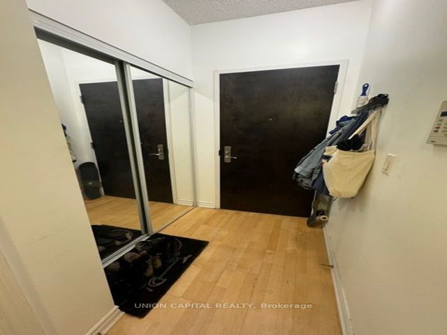 3613 - 761 Bay St