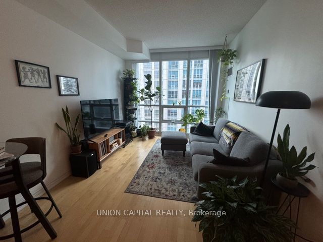 3613 - 761 Bay St