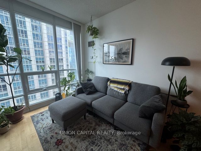 3613 - 761 Bay St